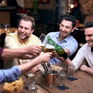 Noite com os amigos antes do casamento
